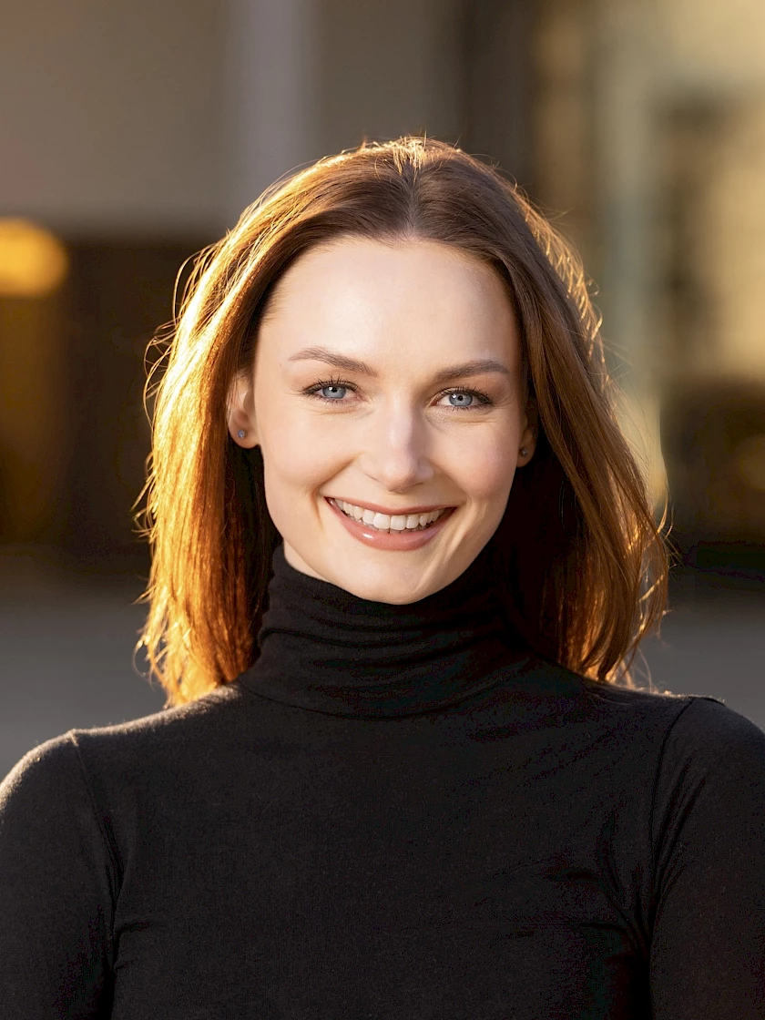 Amelie Marie Fischer, Engaged Scholar & Consultant at the Future of Work Lab, University of Konstanz, speaker at the Wherever Whenever – Work Culture Festival 2026. Photo: © Amelie Marie Fischer