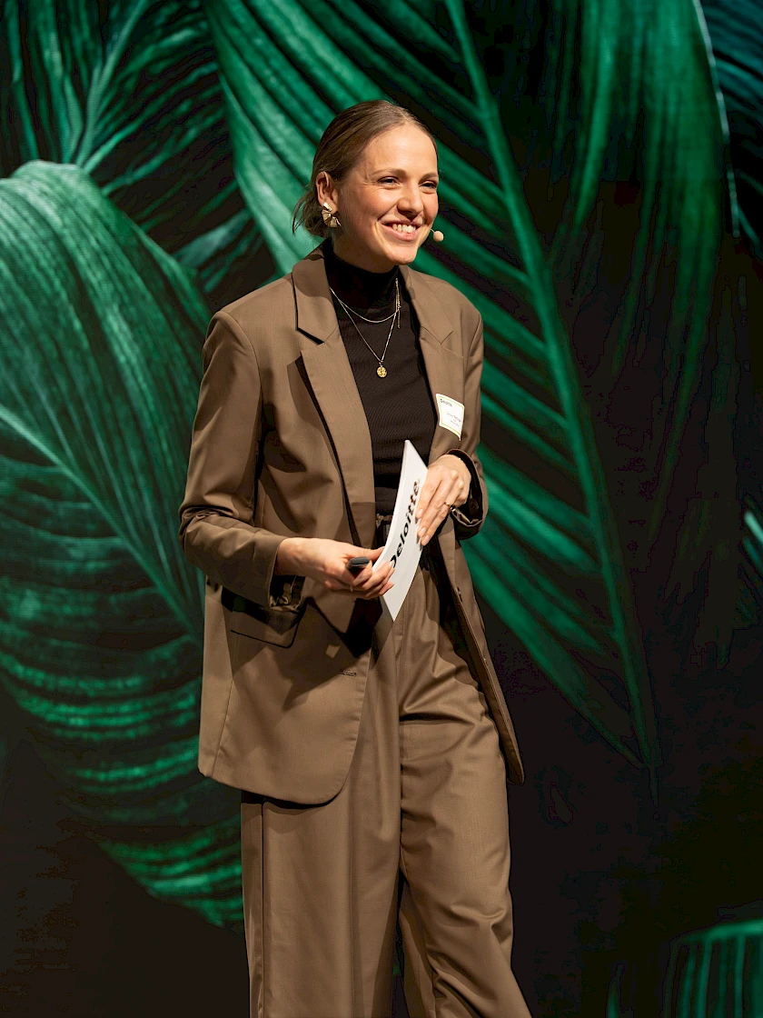 Carolin Rettinger, Manager Enabling Services at Deloitte, Speaker at Wherever Whenever – Work Culture Festival 2026. Photo: © Carolin Rettinger