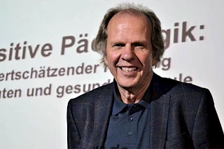 Prof Dr Olaf-Axel Burow
